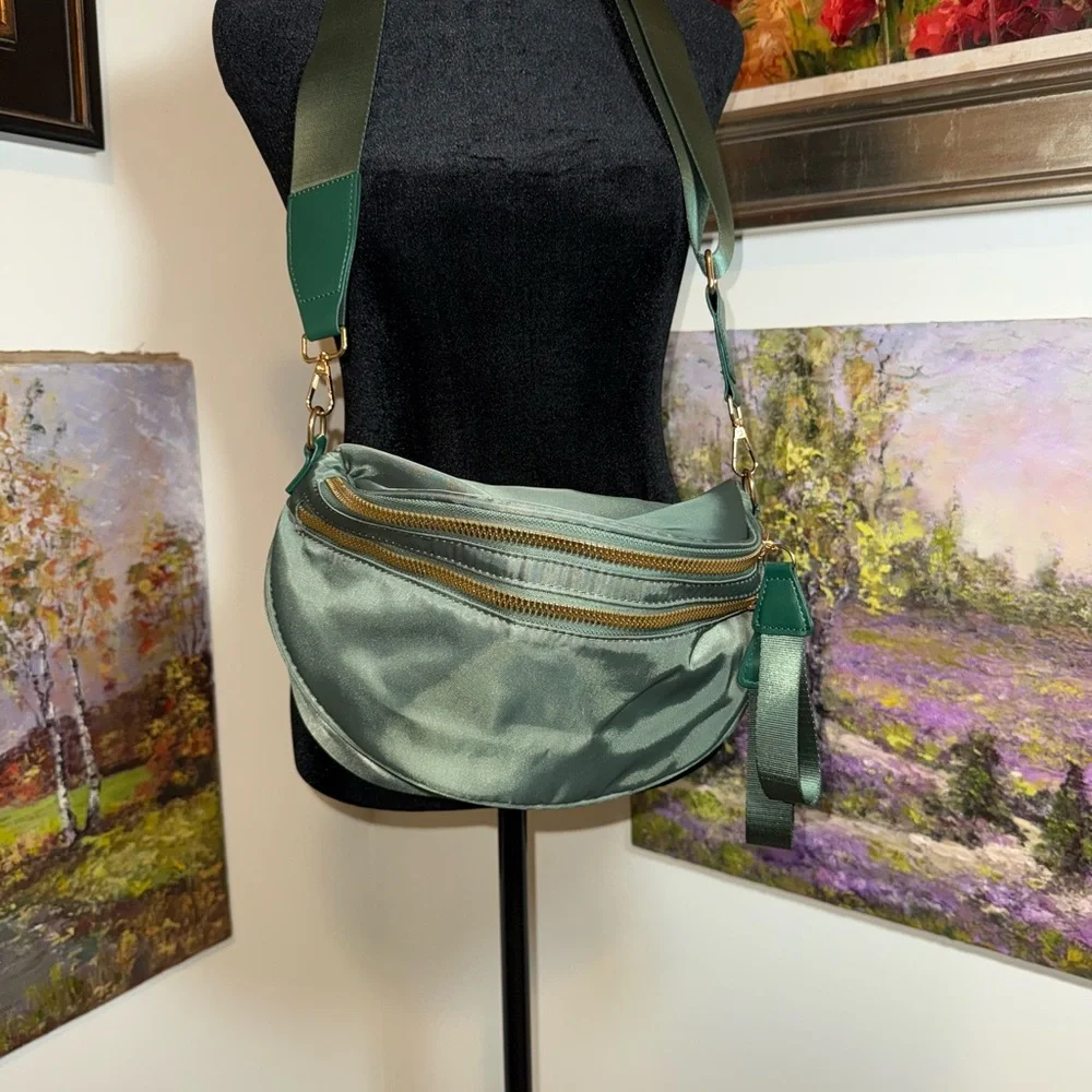 🌹 Elegant Green Crossbody Bag NWOT